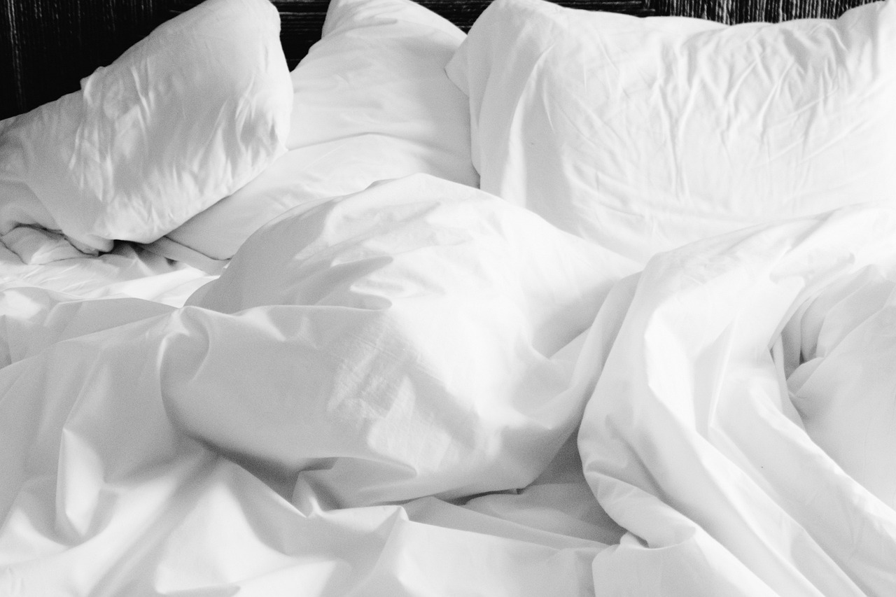Cum să ne alegem lenjeria de pat potrivită pentru confortul și igiena noastră
