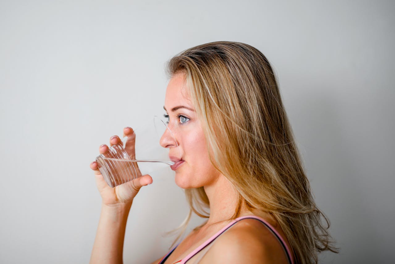 Motivele pentru care hidratarea este importantă: beneficii, recomandări și soluții
